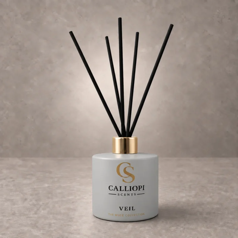 reed diffuser Veil Calliopi Scents εμπρόσθια λήψη με reeds