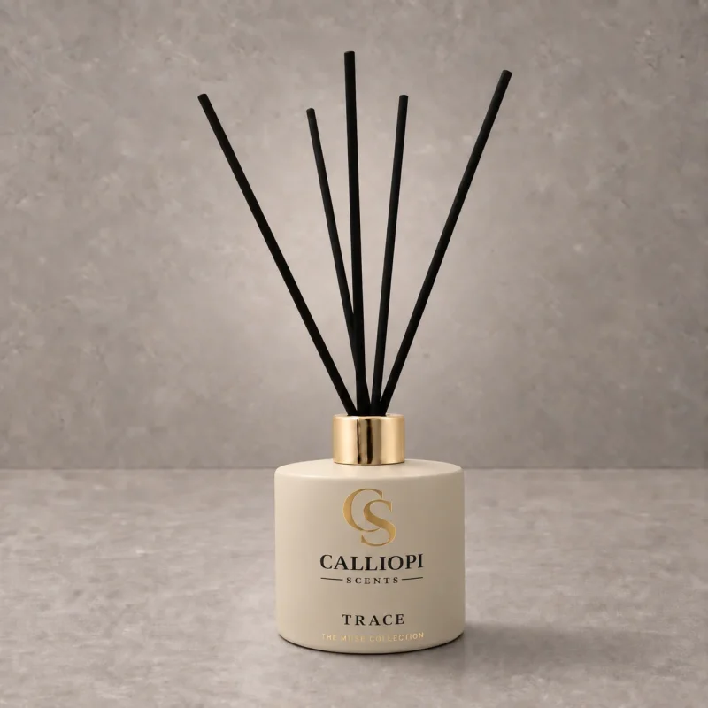 reed diffuser Trace Calliopi Scents εμπρόσθια όψη με reeds